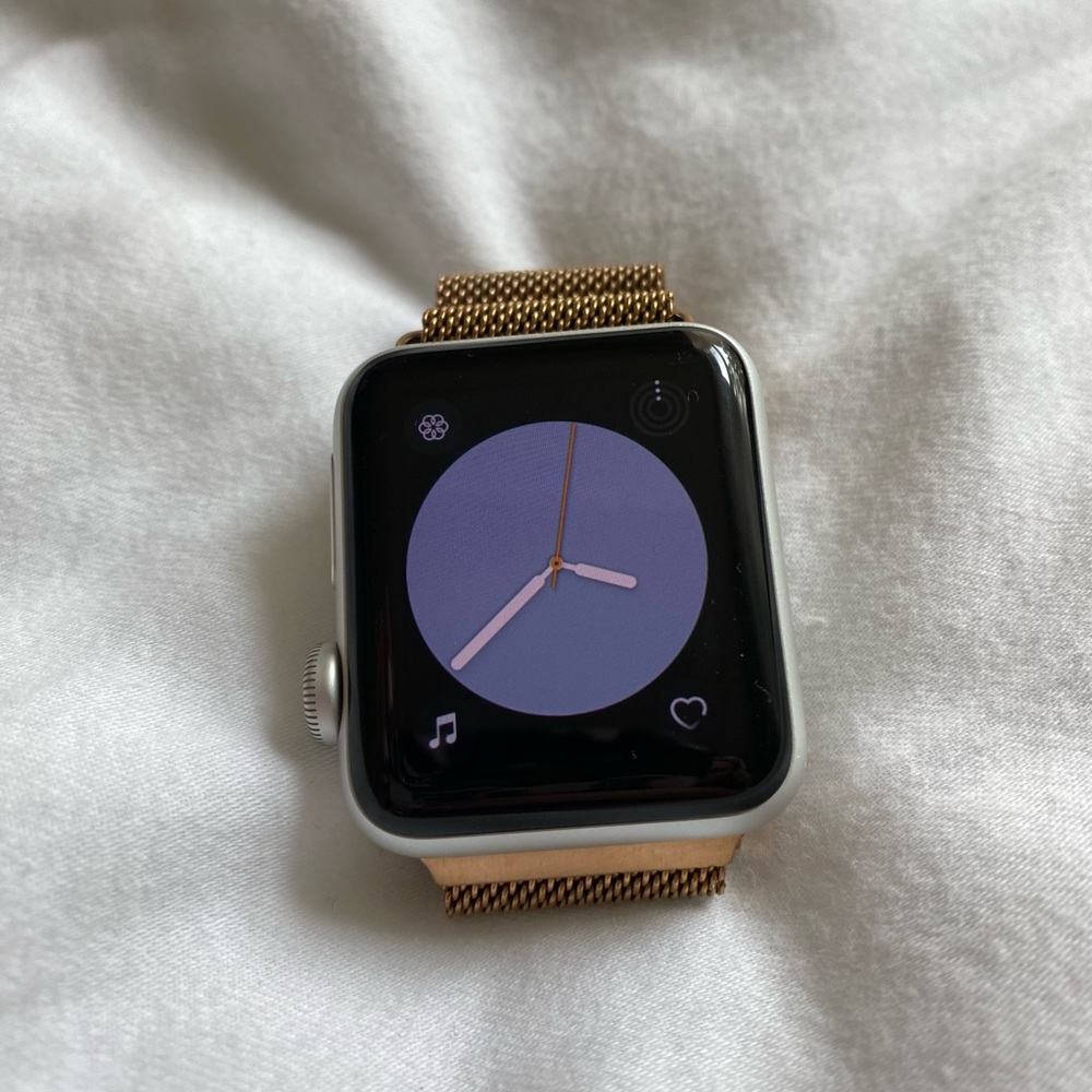 38mm case-aluminum series 3 apple watch silver comes with white band